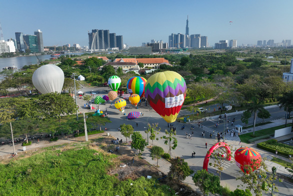 Ho Chi Minh City to replace fireworks with hot-air balloon show on National day