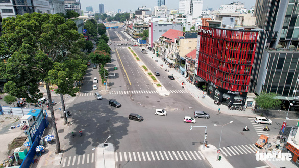 Le Loi Boulevard has been reinstated after being blocked for the construction of Ben Thanh Terminal and tracks of metro line No. 1 in Ho Chi Minh City. Photo: Ngoc Hien / Tuoi Tre