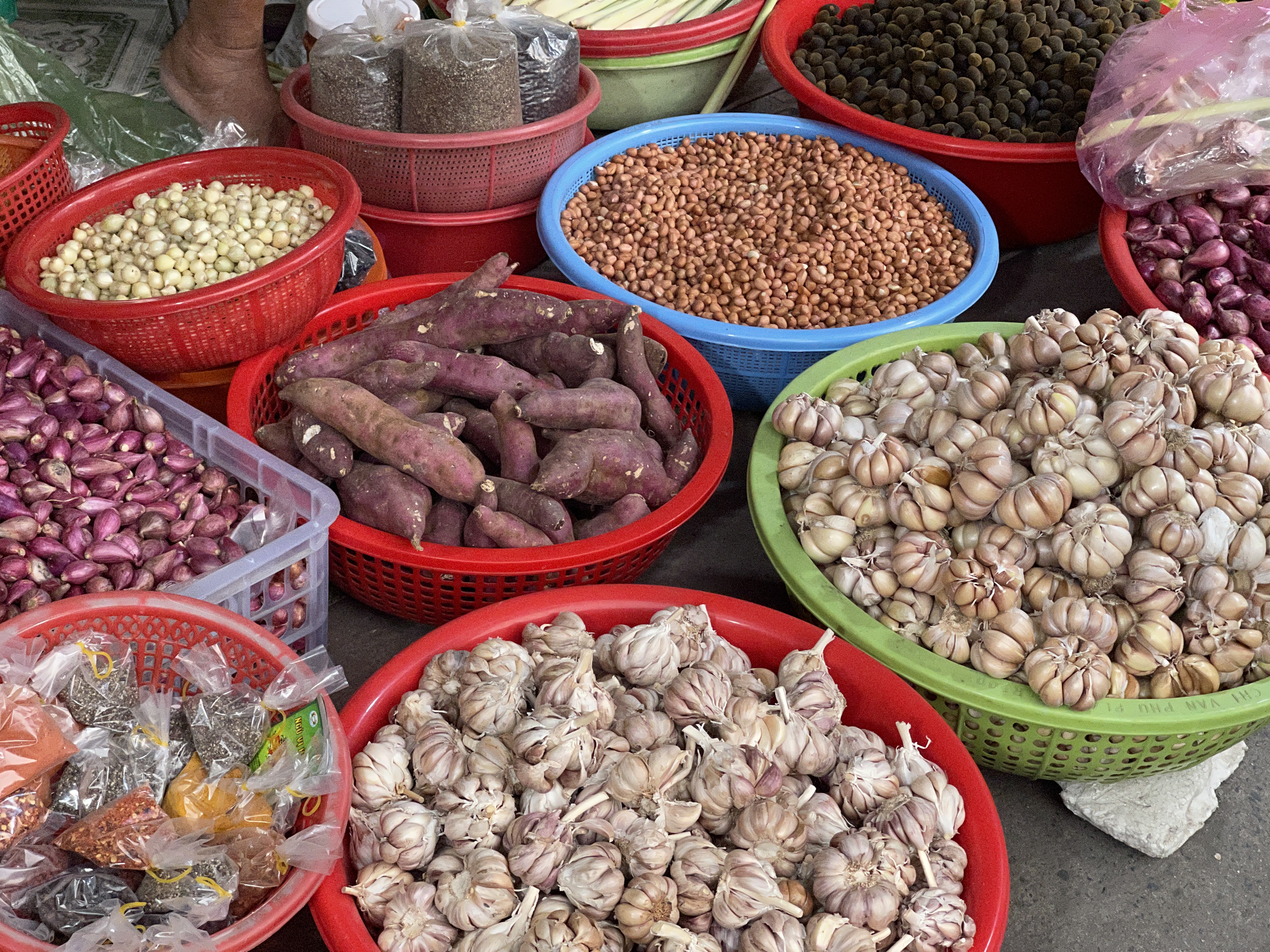 Groceries are sold at a stall at a local market in District 12, Ho Chi Minh City. Photo: Dong Nguyen / Tuoi Tre News