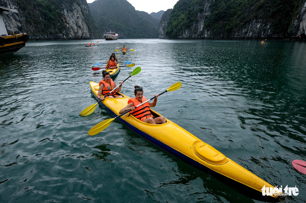 Lan Ha Bay in Hai Phong City attracts multiple international tourists. Photo: Nam Tran / Tuoi Tre