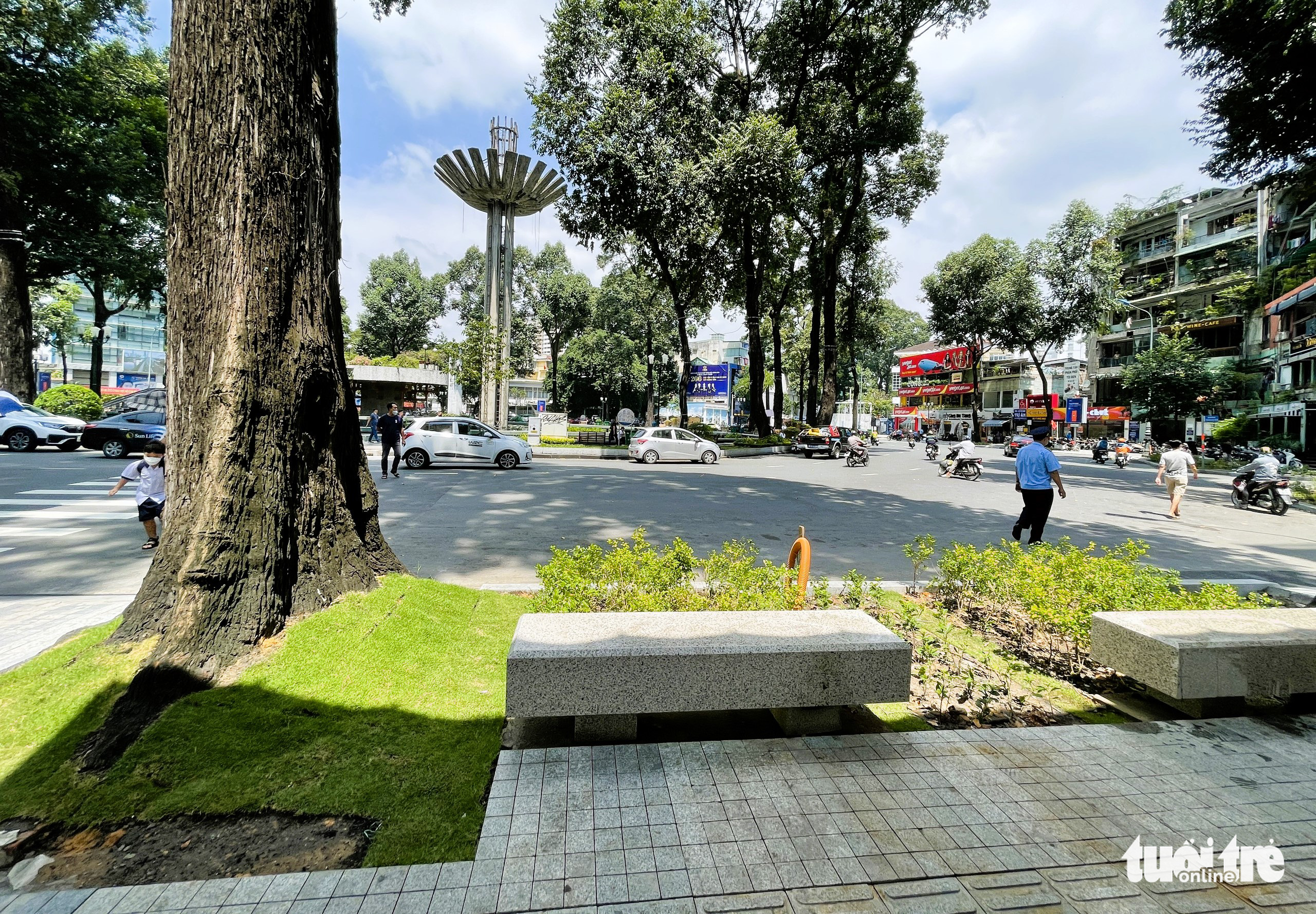 The renovated sidewalk surrounding Ho Con Rua (Turtle Lake) in downtown Ho Chi Minh City, August 31, 2022. Photo: Le Phan / Tuoi Tre