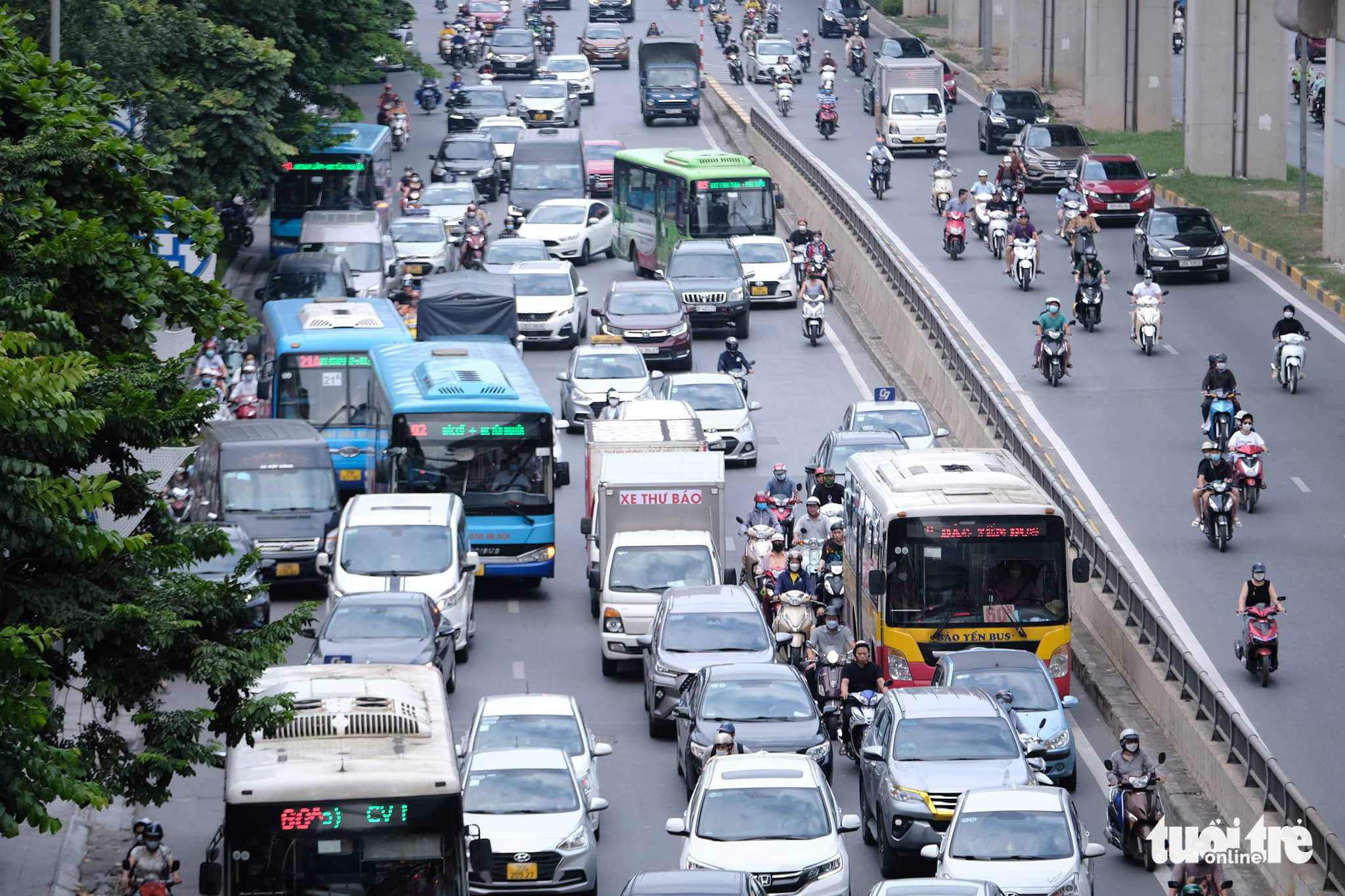 Congestion on a section of Ring Road No.2 in Hanoi, September 4, 2022. Photo: Nam Tran / Tuoi Tre