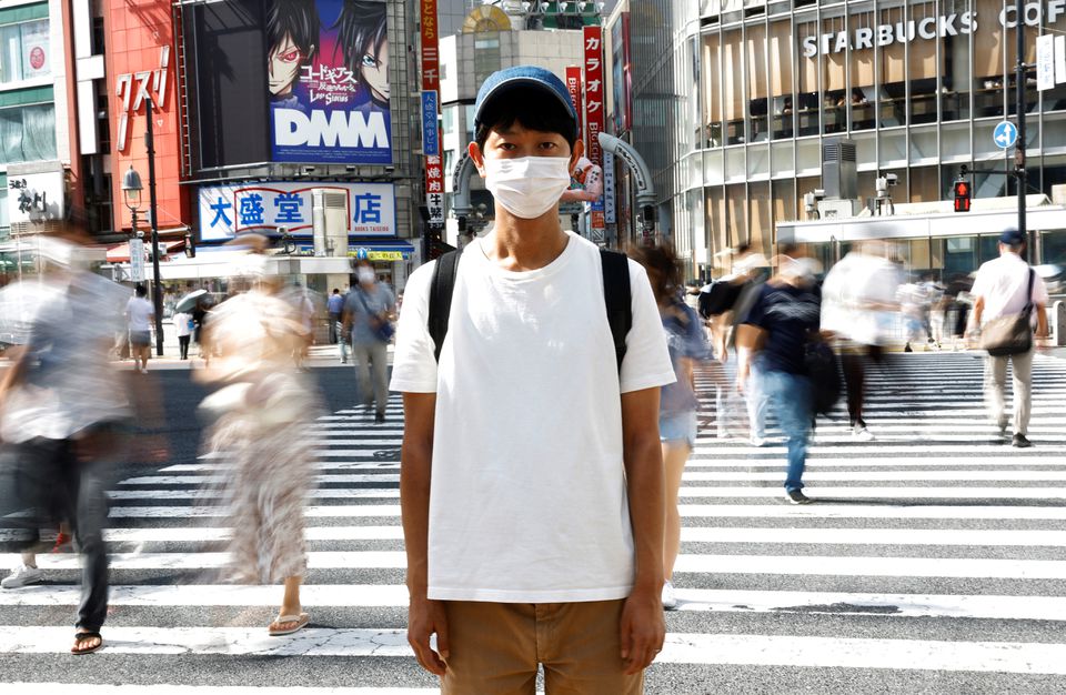 Shoji Morimoto who charges 10,000 yen ($71.30) an hour to accompany clients and simply exist as a companion, poses at Shibuya crossing in Tokyo, Japan August 31, 2022. Photo: Reuters