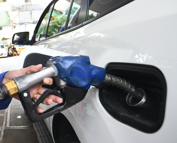 Revocation of five fuel distributors’ import licenses delayed: Vietnam deputy minister