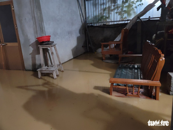 A house in Bui Xa Hamlet, Xuan Mai Town, Hanoi, is seen heavily flooded on September 8, 2022 in this image. Photo: Van Huy / Tuoi Tre