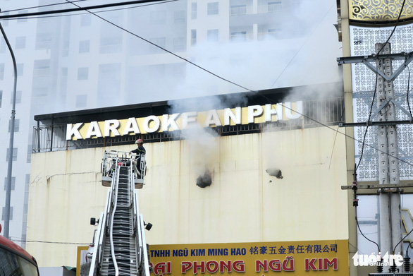Police launch investigation into deadly fire at karaoke parlor in southern Vietnam