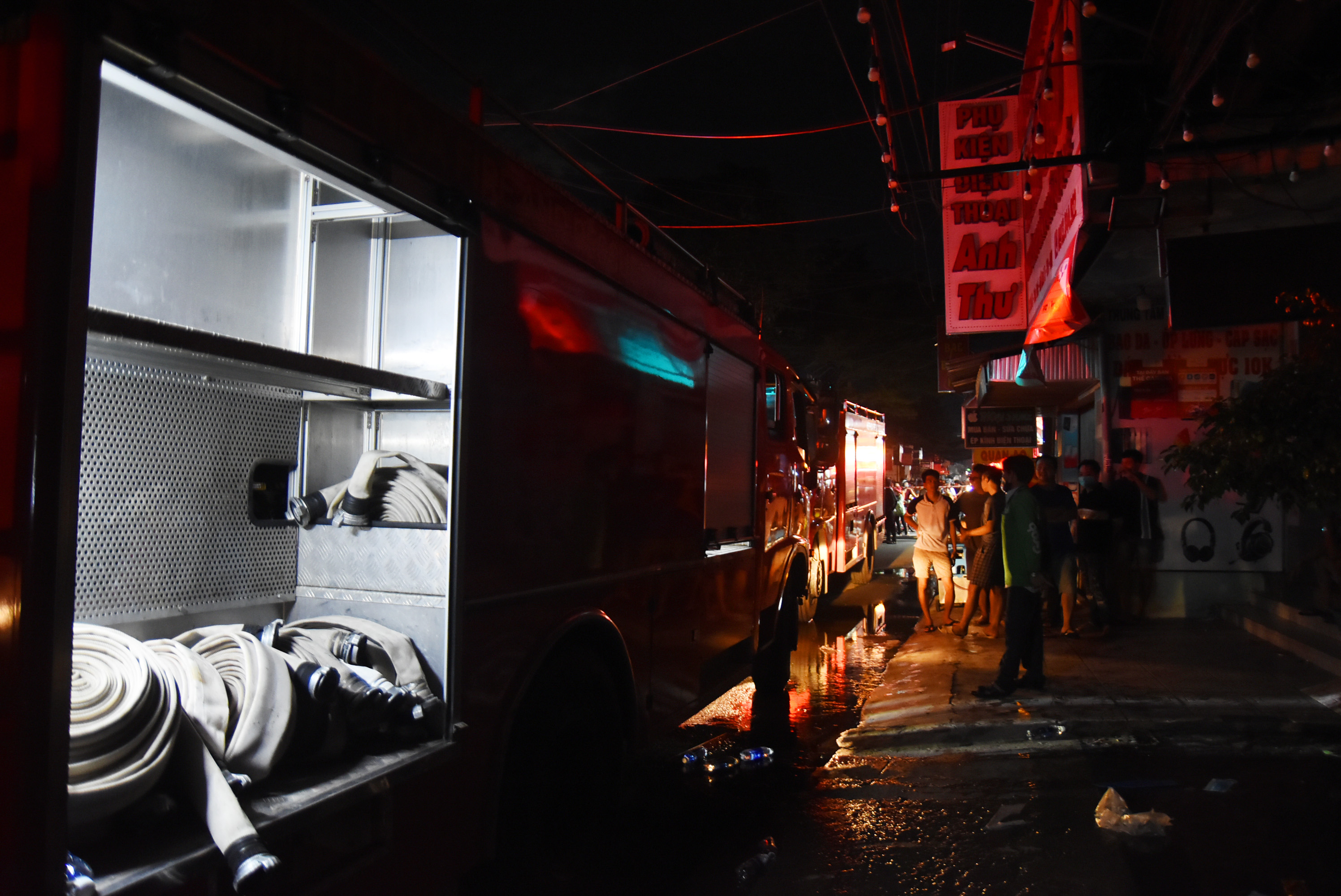 Fire engines in front of Yen Nhi karaoke parlor in Dong Nai Province, Vietnam, September 11, 2022. Photo: A Loc / Tuoi Tre