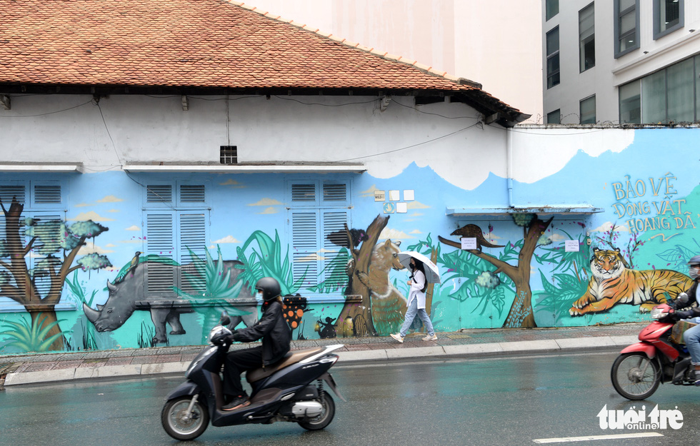 Artistic drawings a way to protect walls from graffiti in Ho Chi Minh City