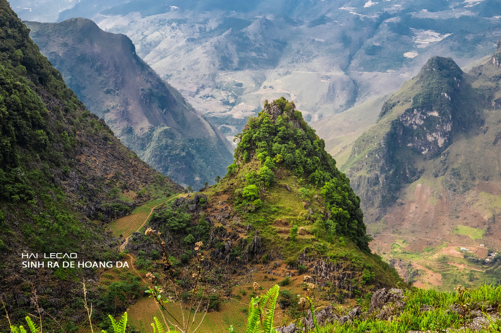 Ha Giang’s vast plateau is filled with unique rock formations. Photo: Hai Le Cao / Tuoi Tre