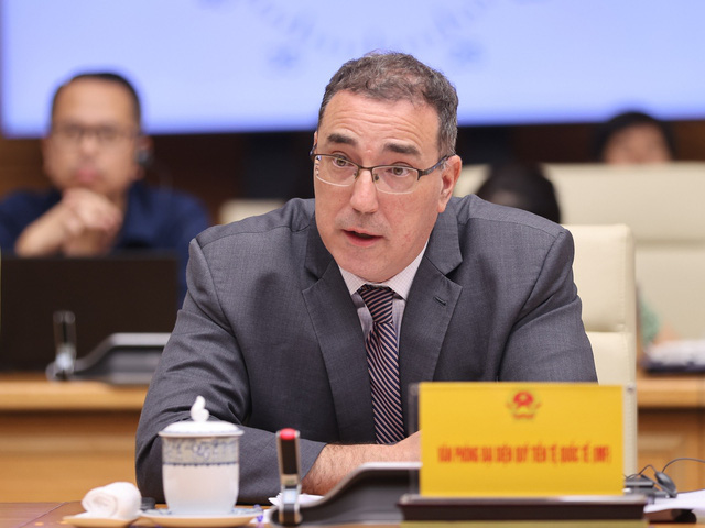 Francois Phainchaud, resident representative of the IMF in Vietnam, said Vietnam is the only Asian country whose economic growth forecast has been raised by the IMF. Photo: VGP