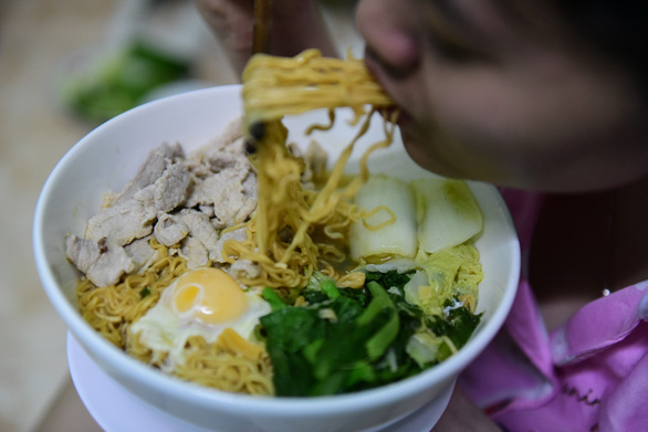 Many of Vietnam’s well-known instant noodle products have been recalled in some countries due to containing ethylene oxide. Photo: Quang Dinh / Tuoi Tre