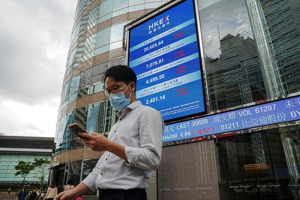 Asia shares gain ground, hefty Fed rate hike seen priced in