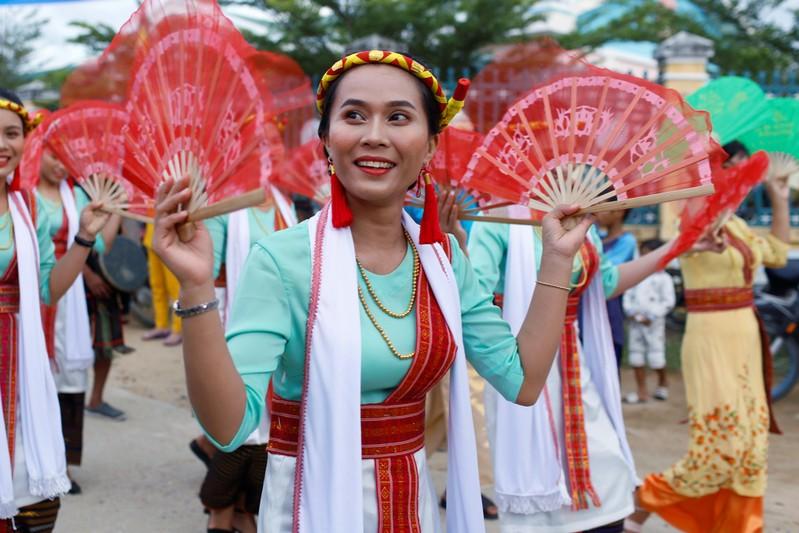 Vietnam's ethnic Cham women perform a traditional dance during the 'Kate' festival in rural commune Phuoc Hau in Phan Rang, Vietnam September 28, 2019. Picture taken September 28, 2019. Photo: Reuters