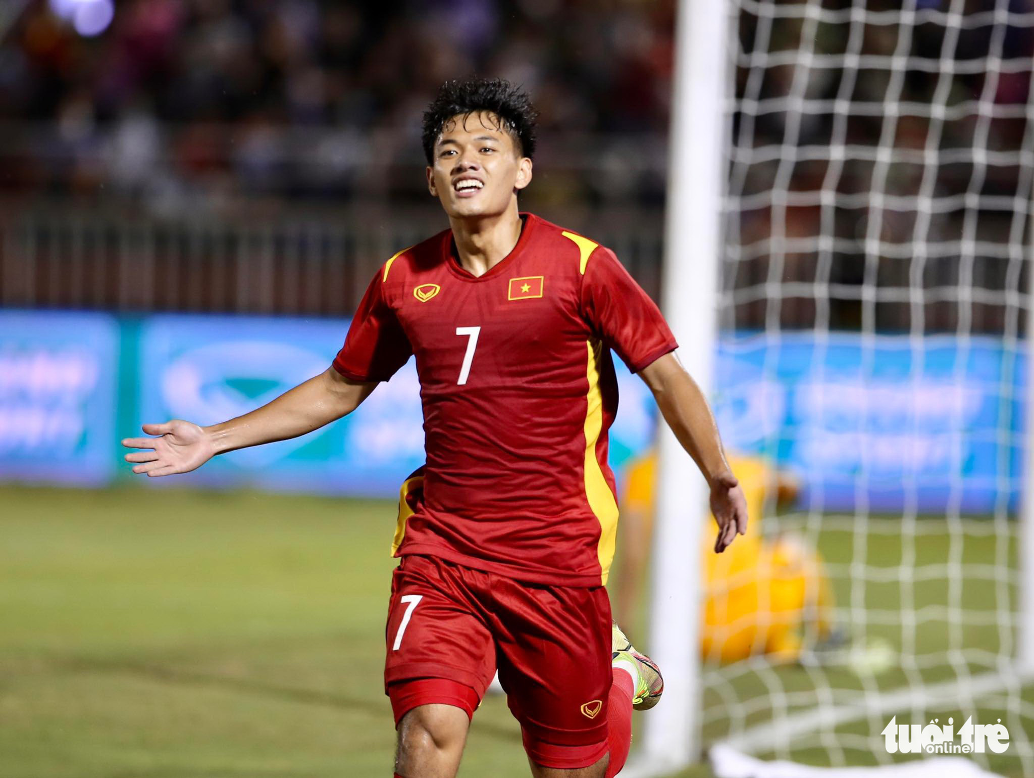 Vietnam thump Singapore in int’l football friendly