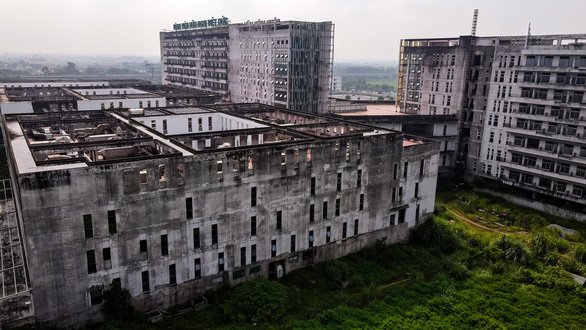 These two giant hospital projects in northern Vietnam have been left deserted for nearly a decade