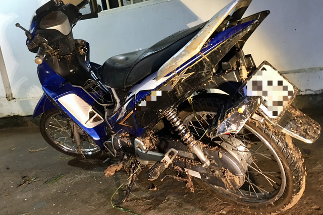 A motorcycle after being swept away by flood water triggered by a heavy rain in Dinh Quan District, Dong Nai Province, Vietnam, September 23, 2022. Photo: Minh Thu / Tuoi Tre