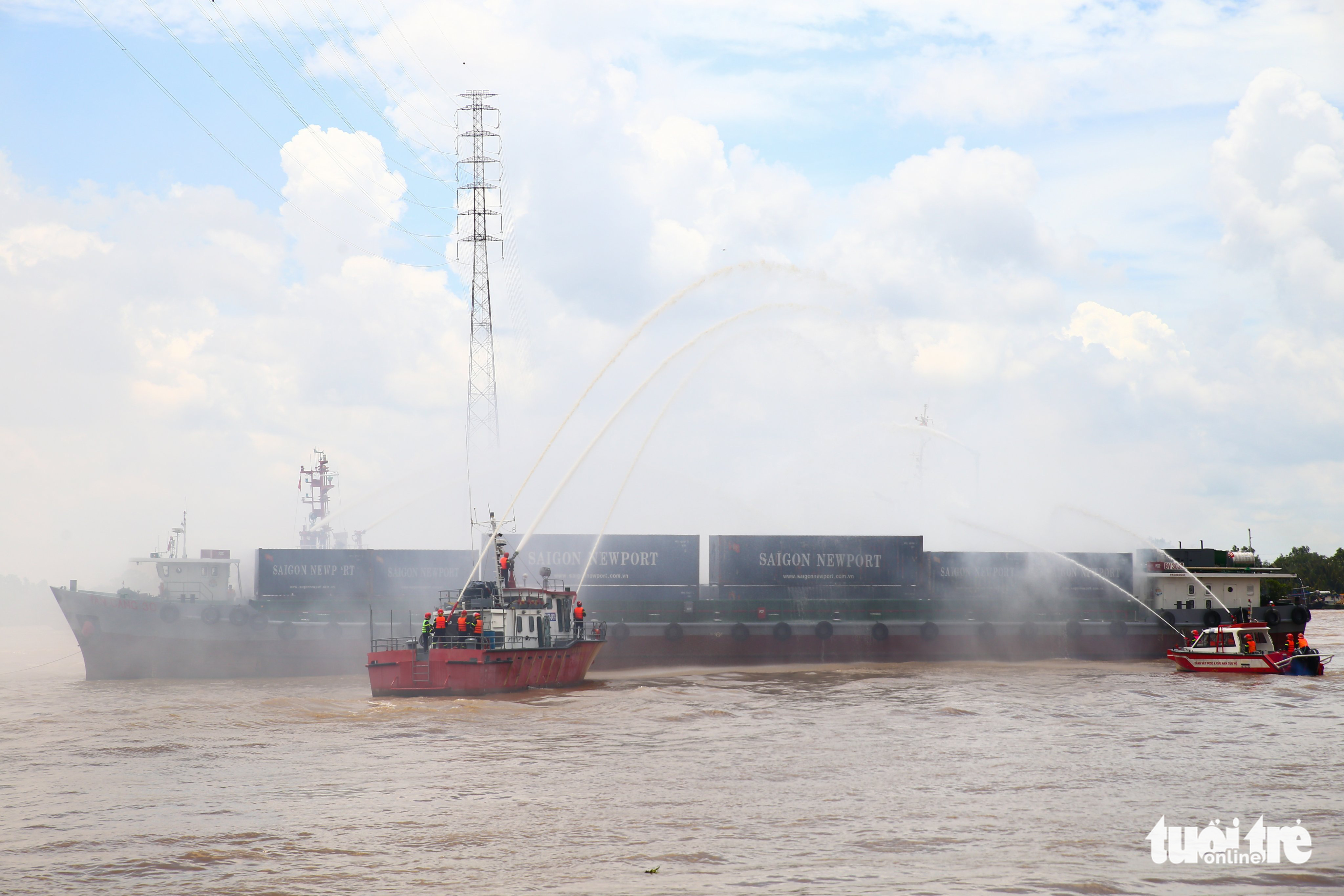 Over 400 take part in fire drill at Ho Chi Minh City port