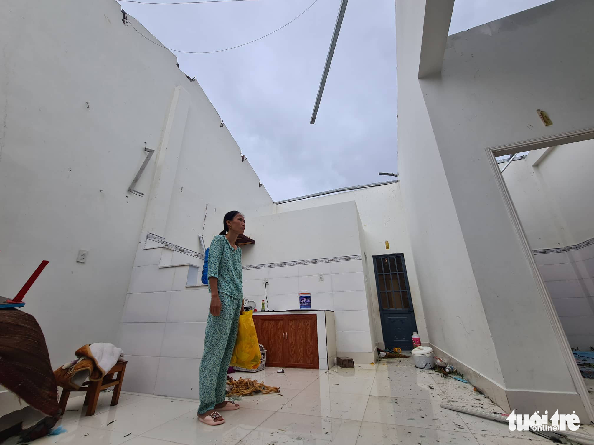 A house has its roof blown away in Thua Thien-Hue Province, Vietnam, September 28, 2022. Photo: Van Linh / Tuoi Tre
