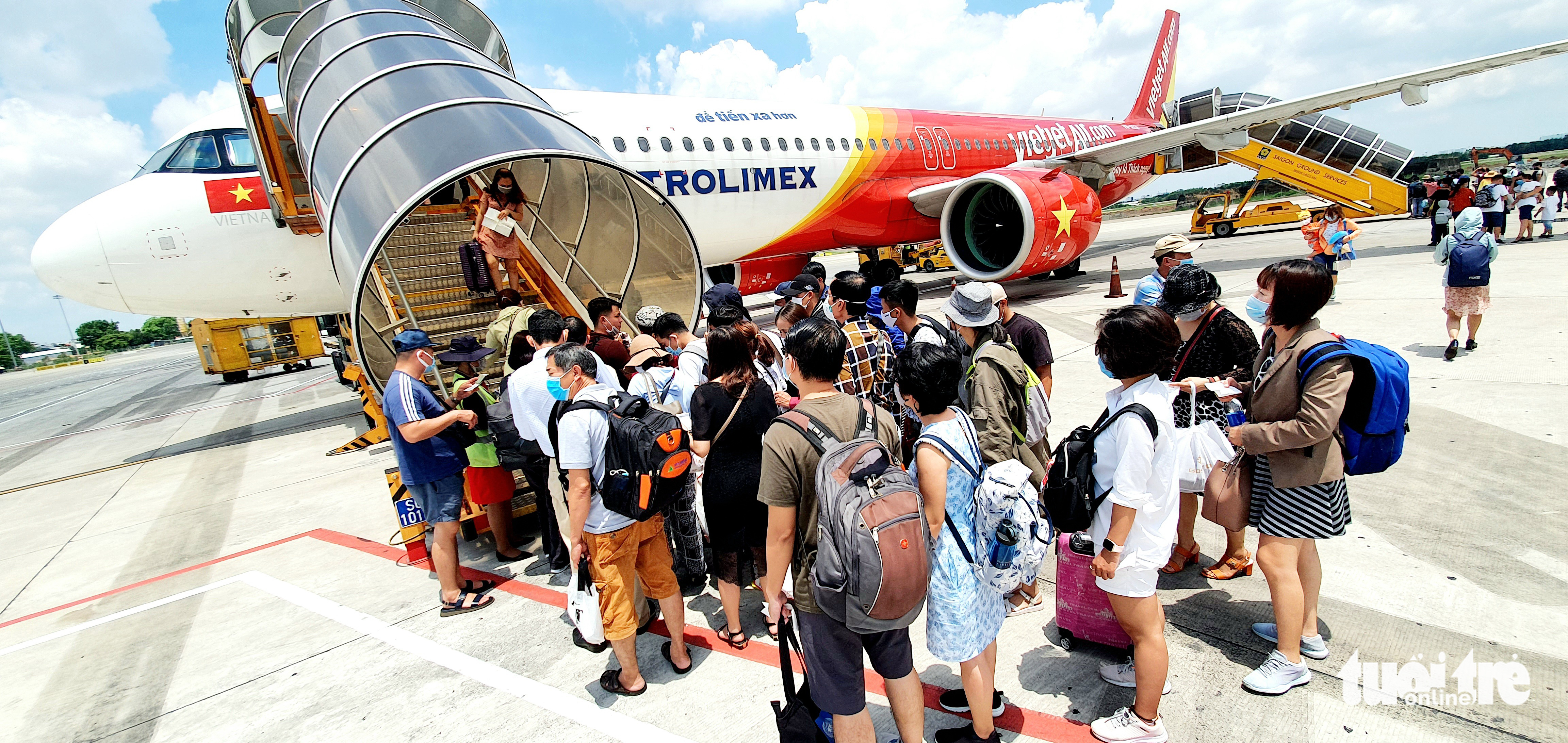 Vietnam's aviation industry thrives after COVID-19 pandemic