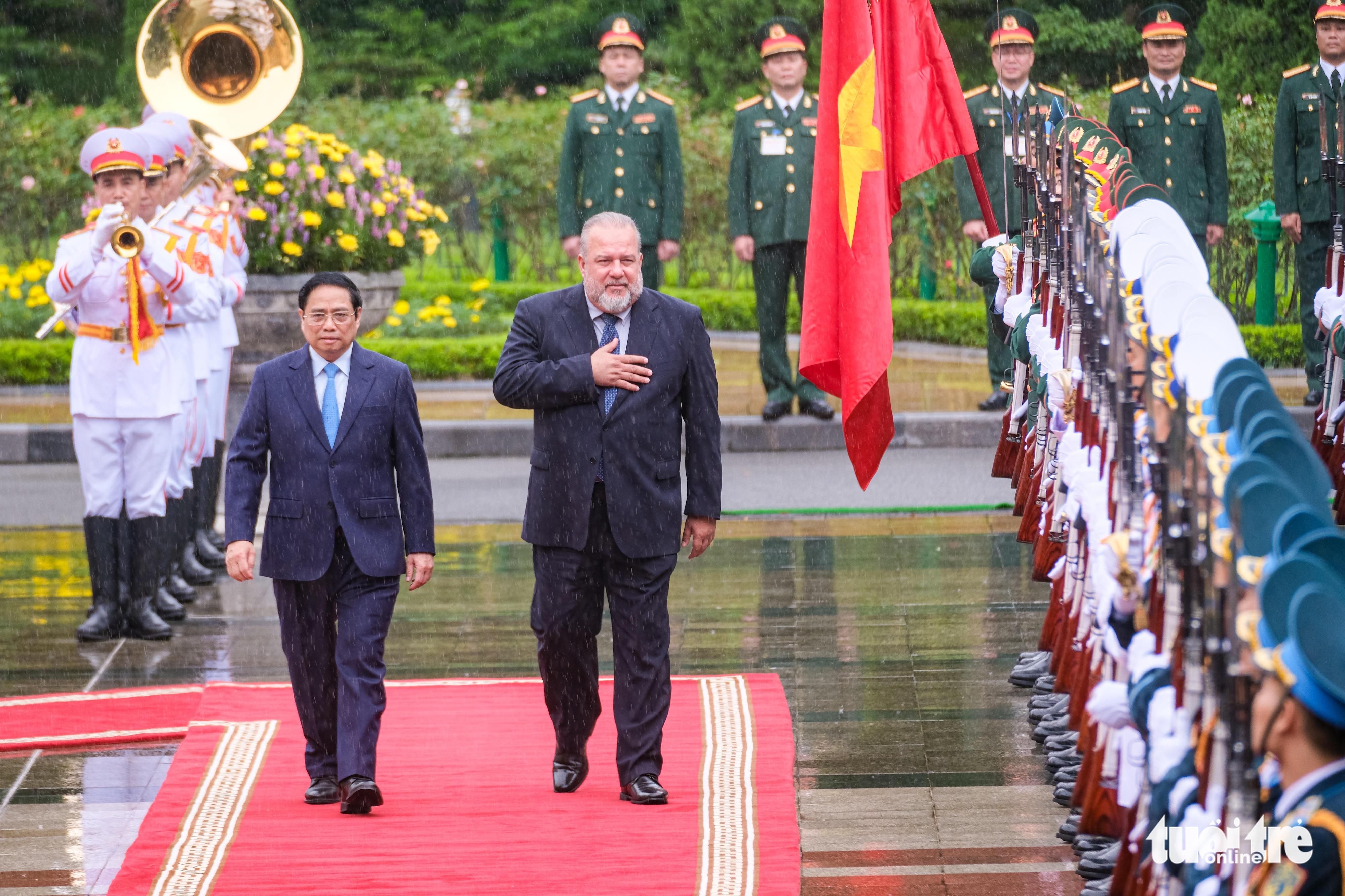Cuban premier arrives in Vietnam for official friendship visit