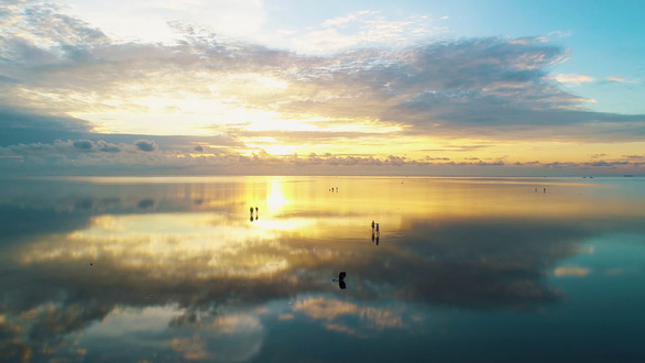 A panoramic view of sunrise at Thuy Xuan Beach, Thai Thuy District, Thai Binh Province, northern Vietnam. Photo: Nguyen Duy Long / Tuoi Tre
