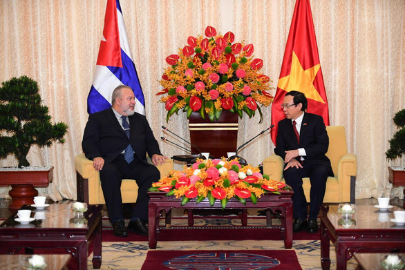 Cuban Prime Minister Manuel Marrero Cruz (L) and Ho Chi Minh City Party Committee Secretary Nguyen Van Nen are seen in their talks at the Reunification Palace on October 1, 2022. Photo: Quang Dinh / Tuoi Tre