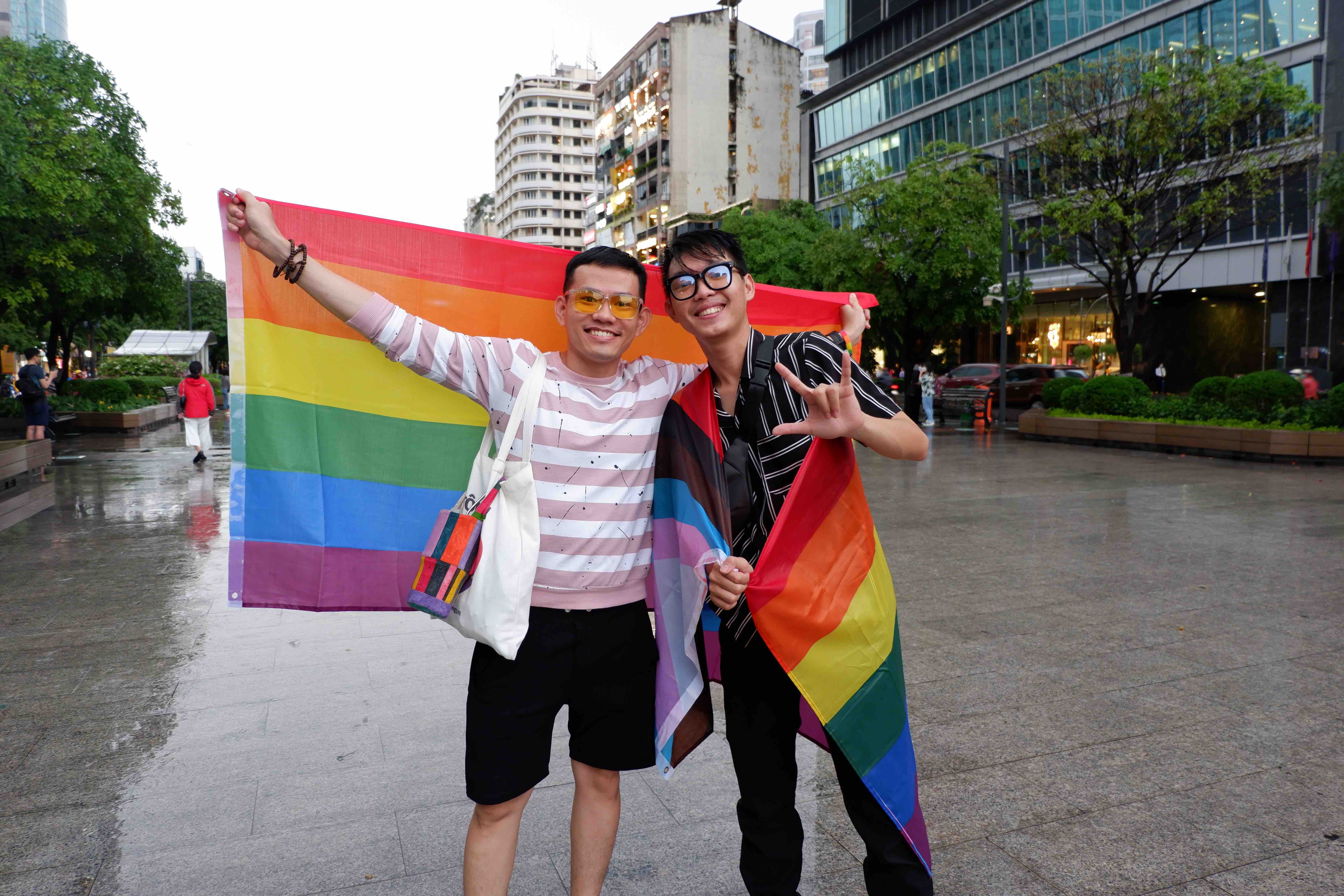 Participants hold flags to show support for freedom and equality LGBT community during the VietPride parade in Ho Chi Minh City on October 1, 2022. Photo: Linh To / Tuoi Tre News