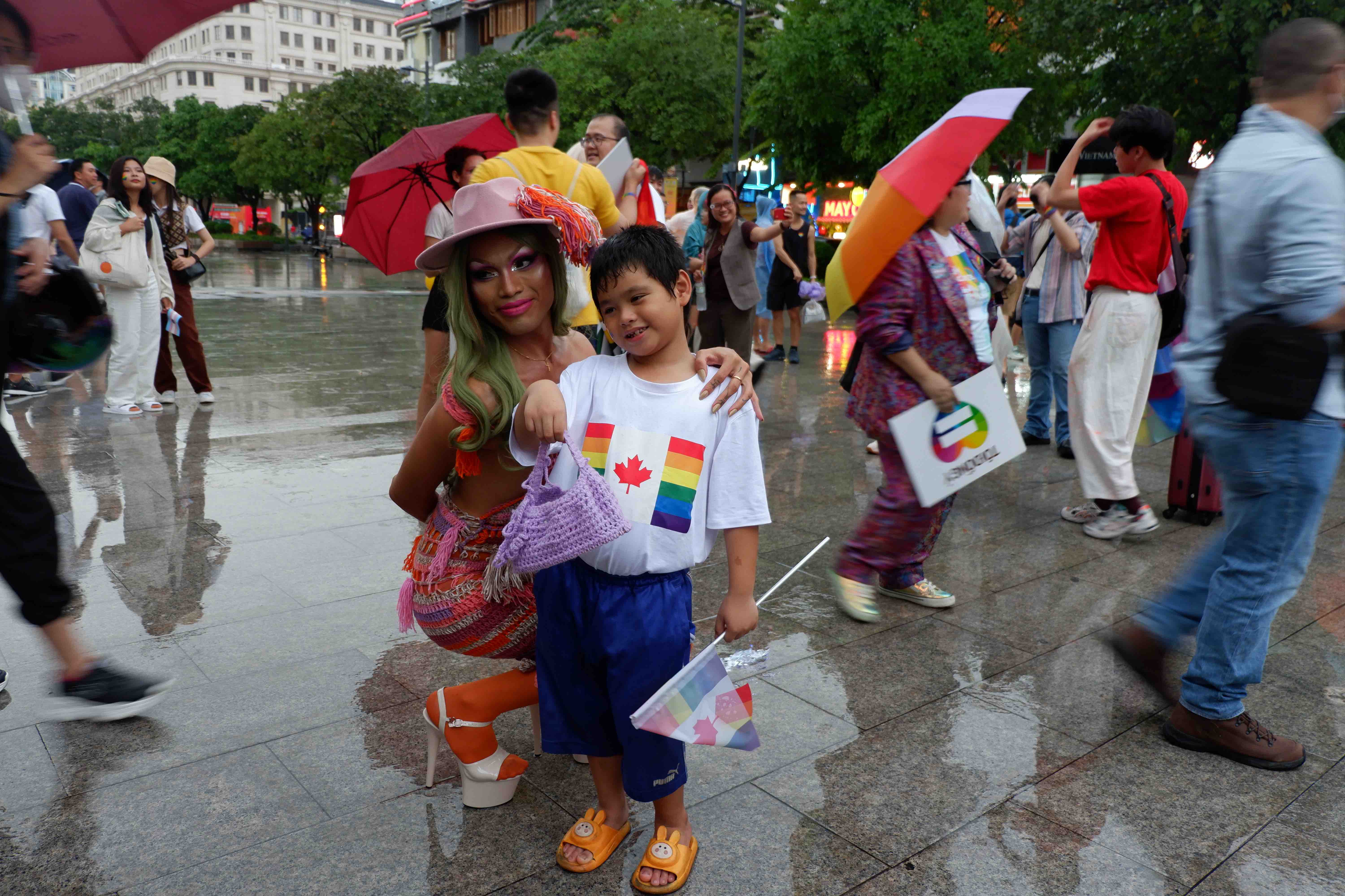 A drag queen and a child pose for a photo at VietPride 2022 parade in Ho Chi Minh City on October 1, 2022. Photo: Linh To / Tuoi Tre News