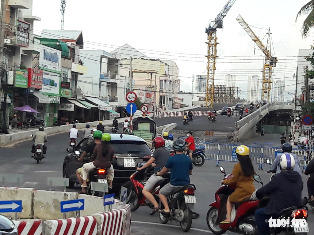 Vietnam’s Nha Trang allows vehicle travel on under-construction interchange