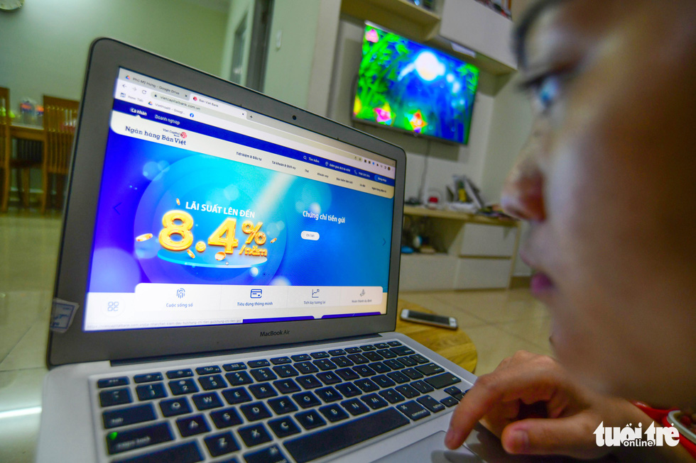 An advertisement about the deposit interest rate on the website of Viet Capital Bank. Photo: Quang Dinh / Tuoi Tre
