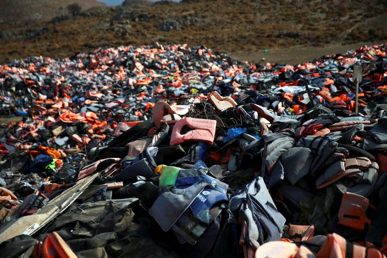 At least 15 migrants dead in shipwreck off Greek island Lesbos