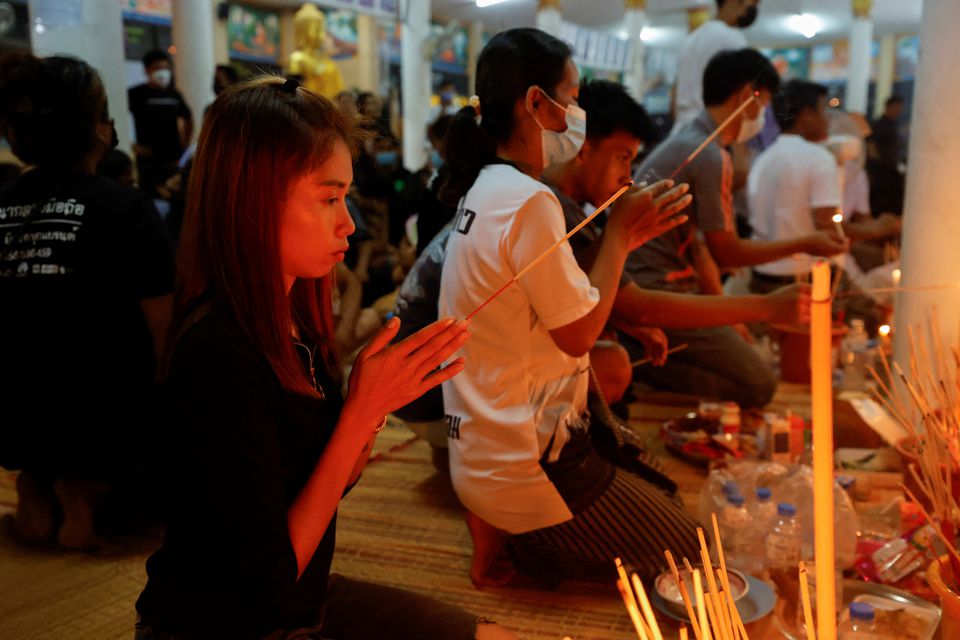 Relatives pray at Wat Rat Samakee following a mass shooting in the town of Uthai Sawan, Nong Bua Lam Phu province, Thailand October 7, 2022. Photo: Reuters