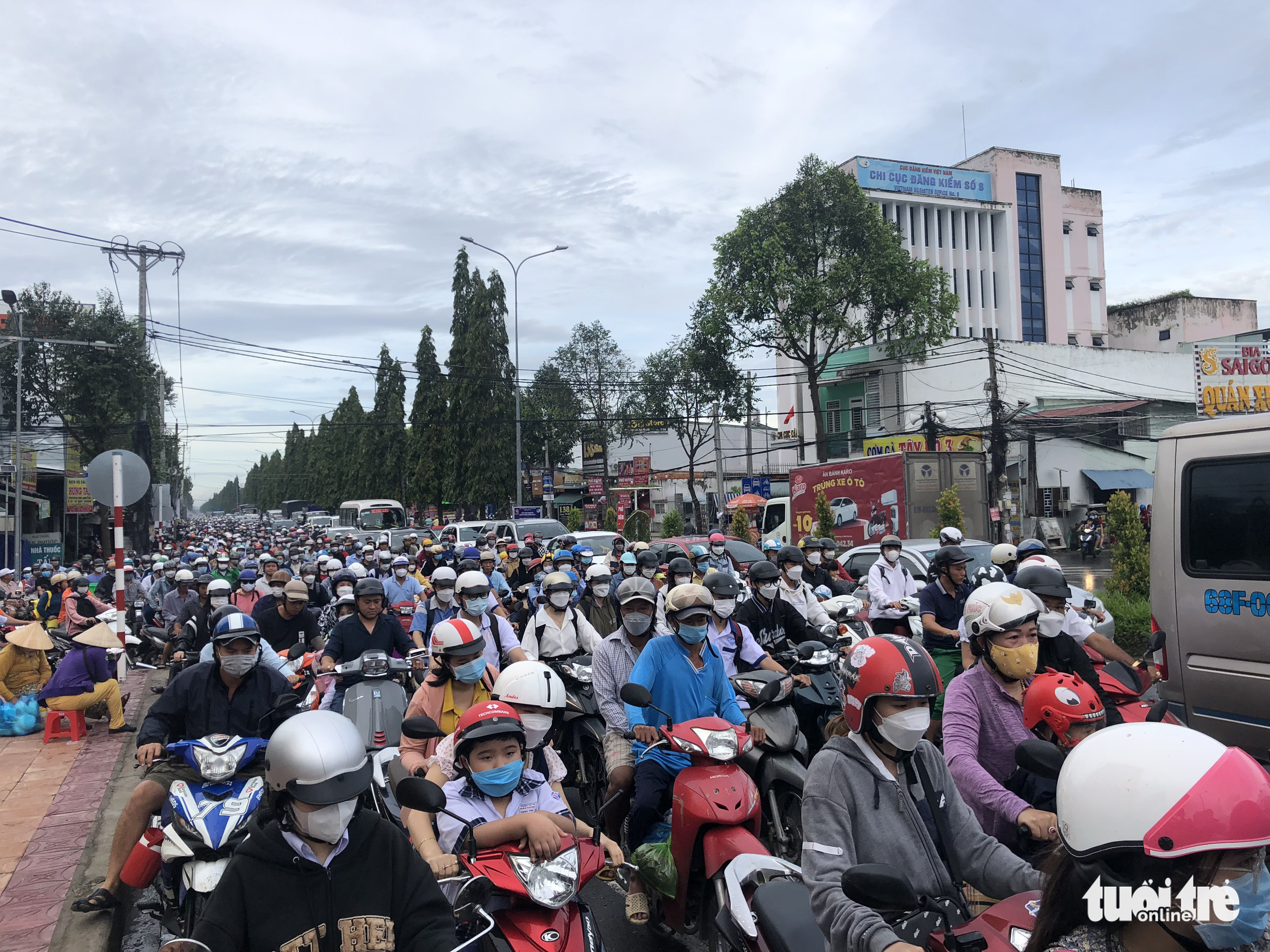Congestion on Nguyen Van Cu Street in Can Tho City, Vietnam, October 10, 2022. Photo: Chi Quoc / Tuoi Tre