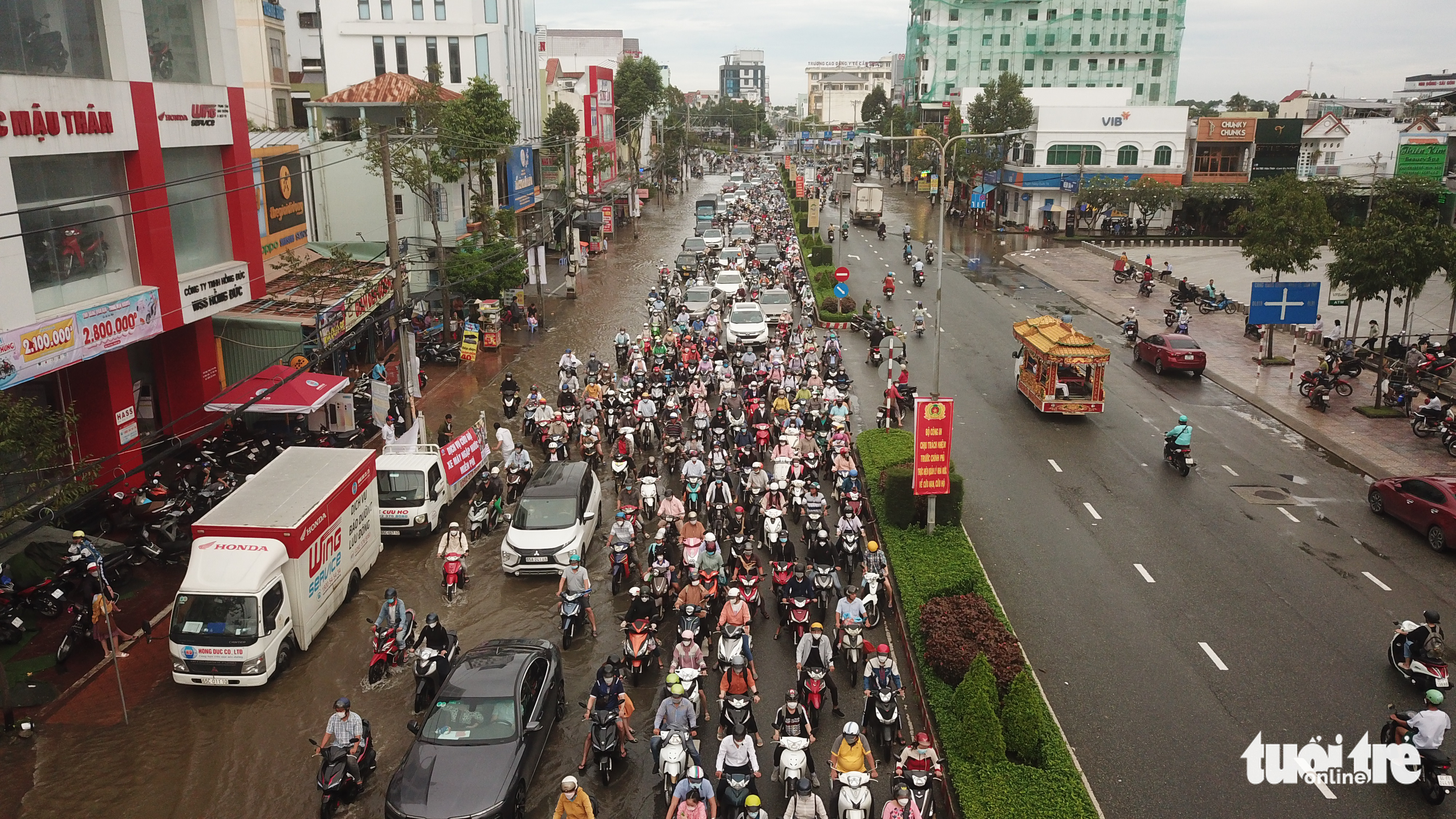 Congestion on Mau Than Street in Can Tho City, Vietnam, October 10, 2022. Photo: Chi Quoc / Tuoi Tre
