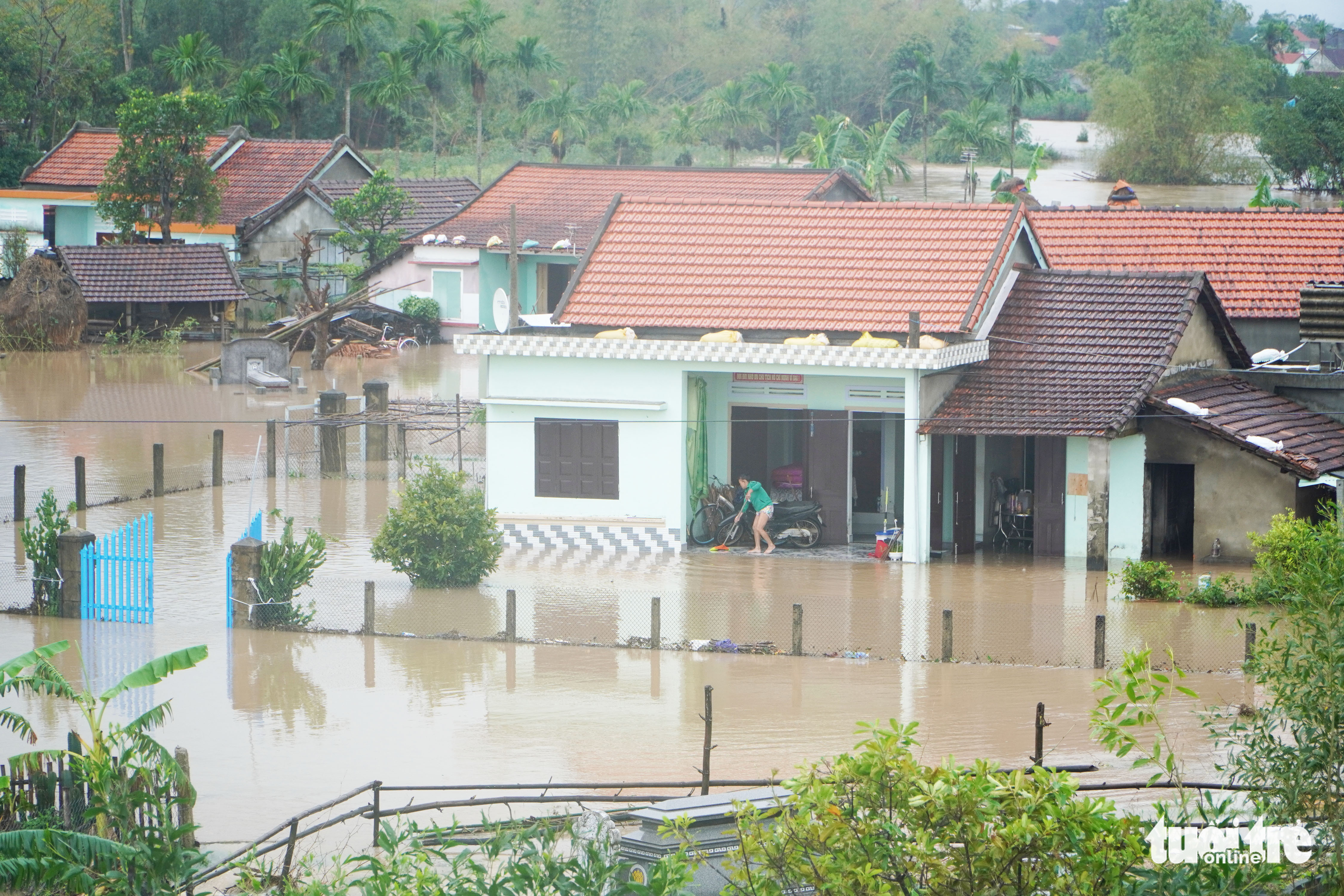 A flooded neighborhood in Quang Nam Province, Vietnam, October 10, 2022. Photo: Le Trung / Tuoi Tre