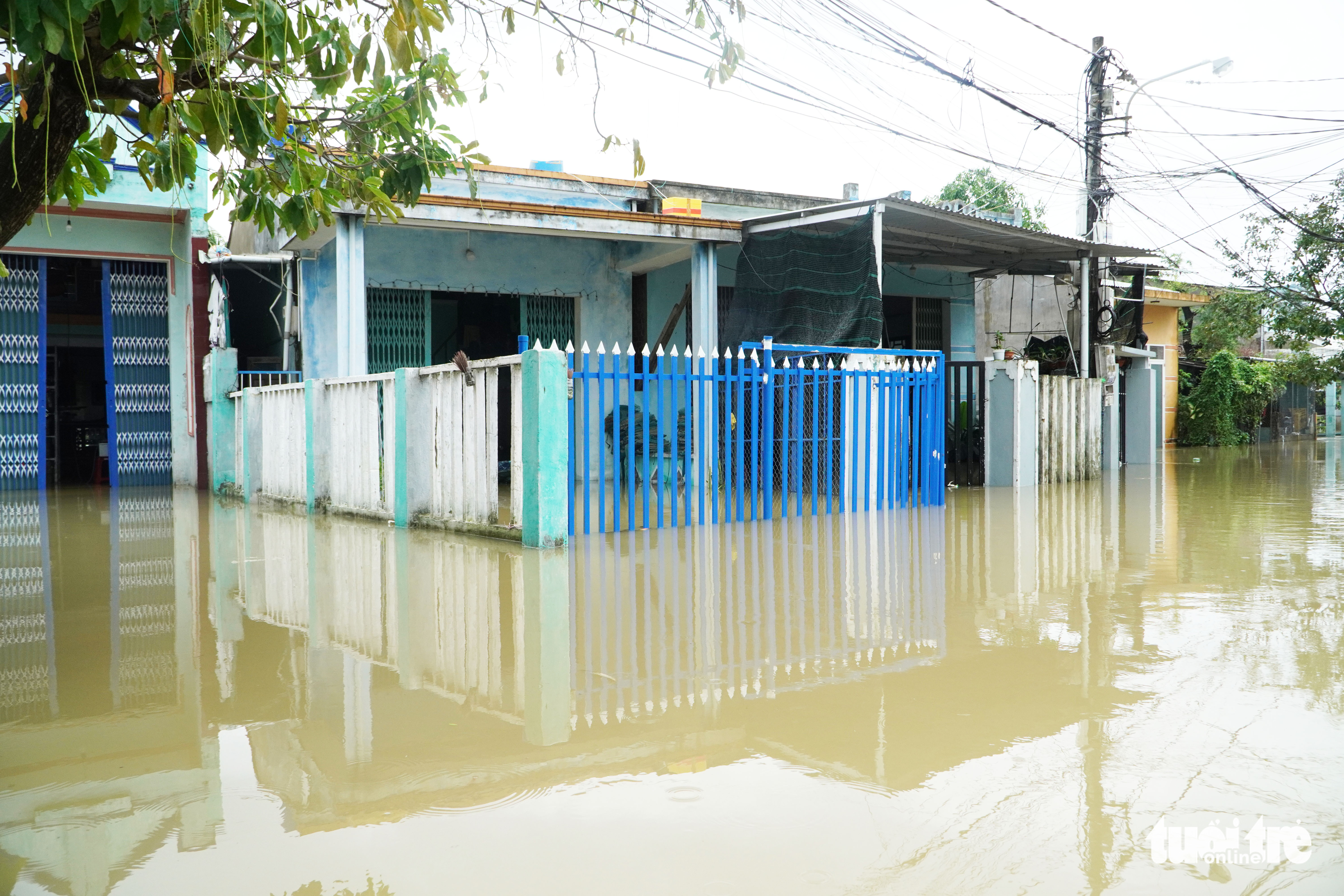 A flooded neighborhood in Quang Nam Province, Vietnam, October 11, 2022. Photo: Le Trung / Tuoi Tre