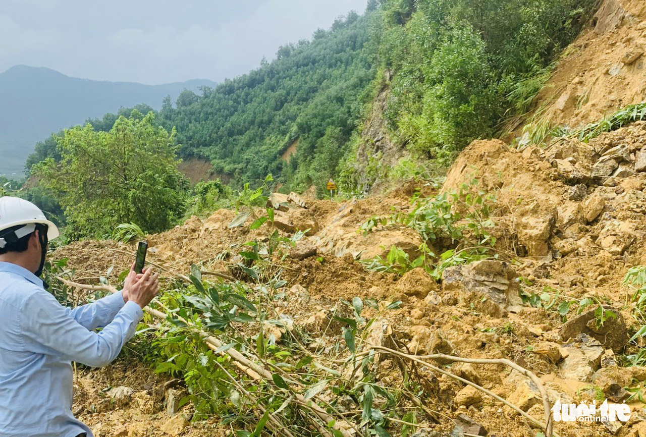 Landslide occurs in Nong Son District, Quang Nam Province, Vietnam, October 11, 2022. Photo: Minh Thong / Tuoi Tre