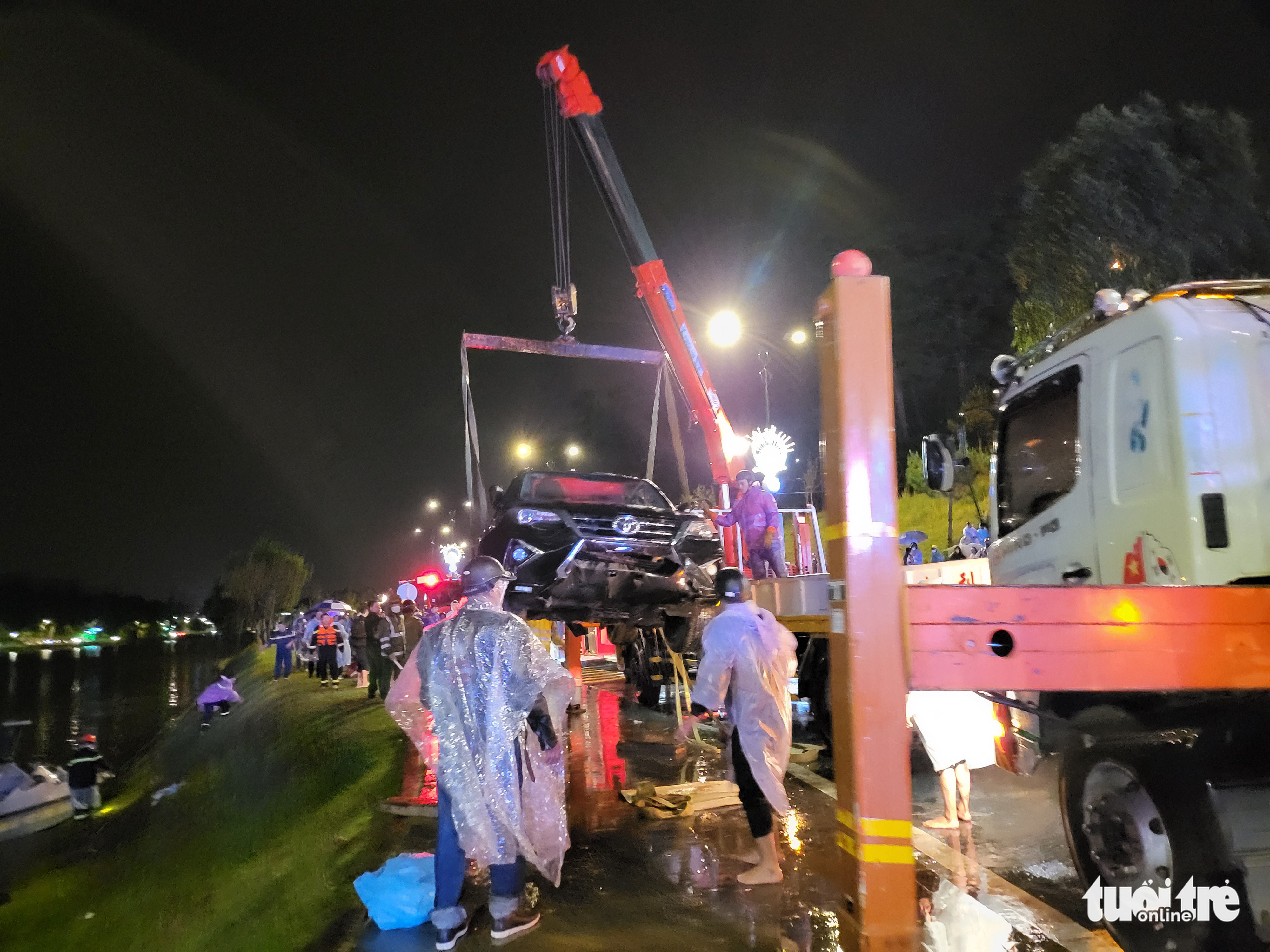 Two die as car plunges into lake in Vietnam’s Da Lat