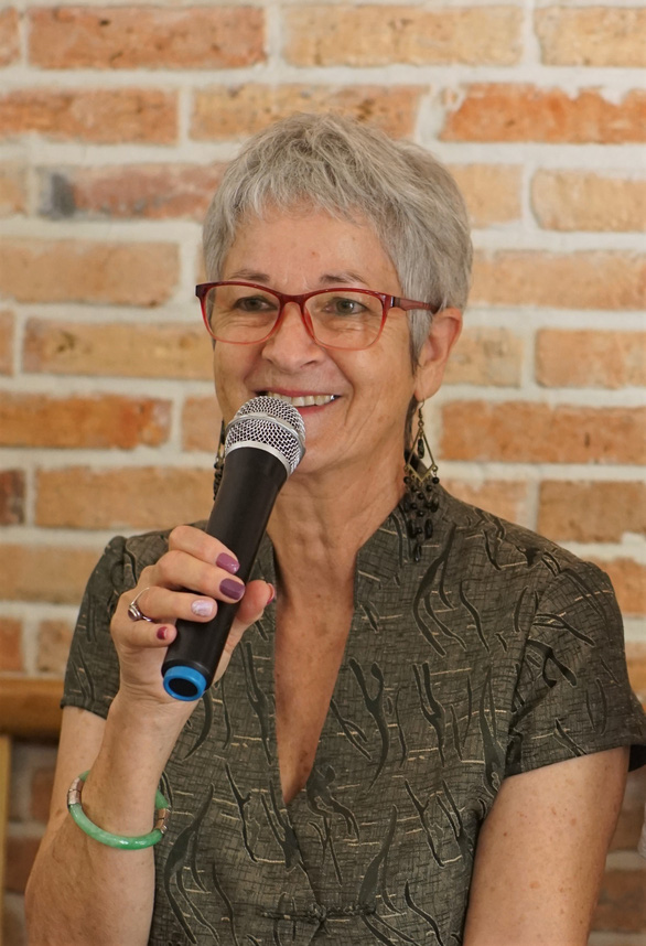 Author Claude Coudert expresses her delight that her book titled My Vietnam attracted readers' attention at her book launch on October 15 at Nha Nam Book N'Coffee in HCMC. Photo: Huynh Vy / Tuoi Tre