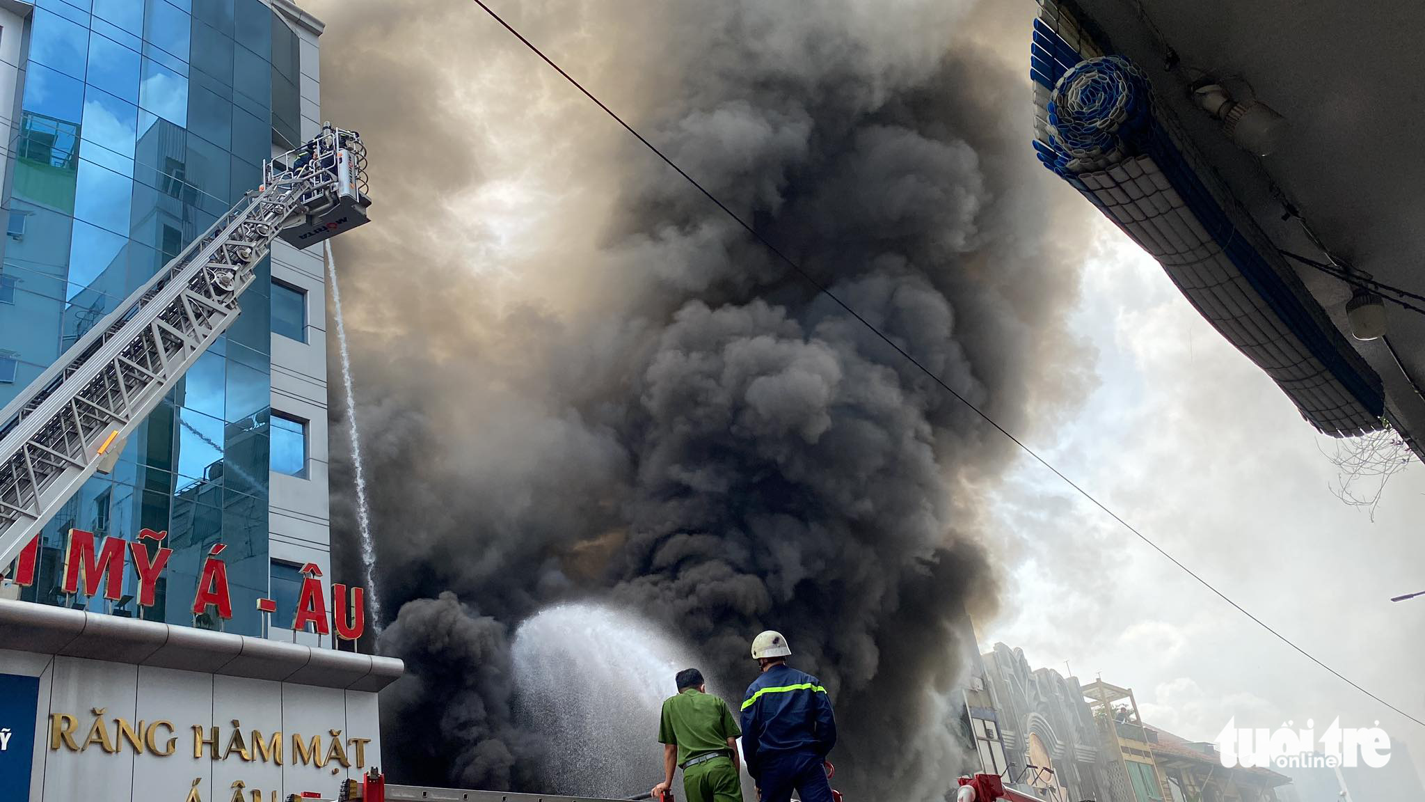 Fire engulfs restaurant in downtown Ho Chi Minh City