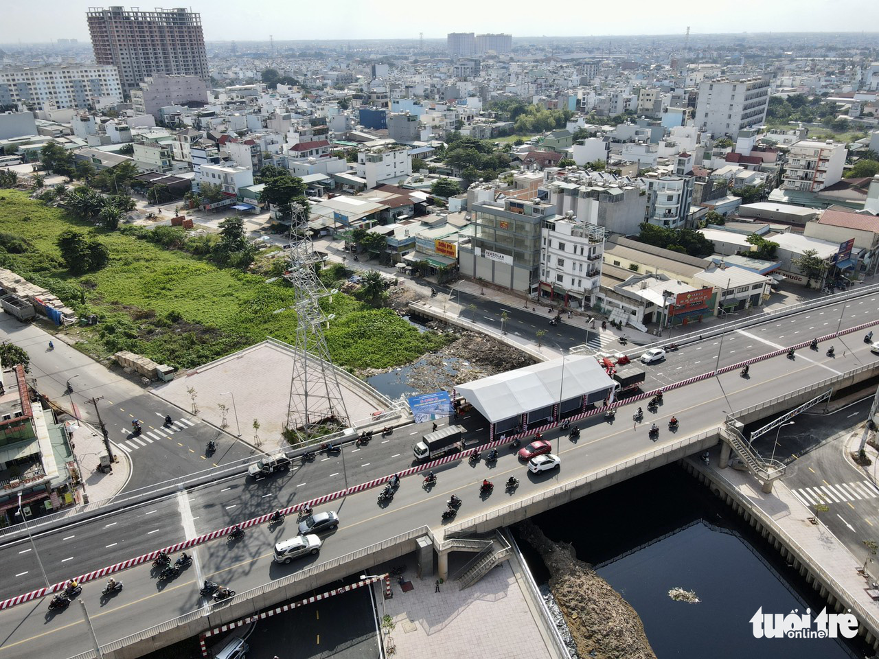 Ho Chi Minh City puts remaining part of new bridge into use