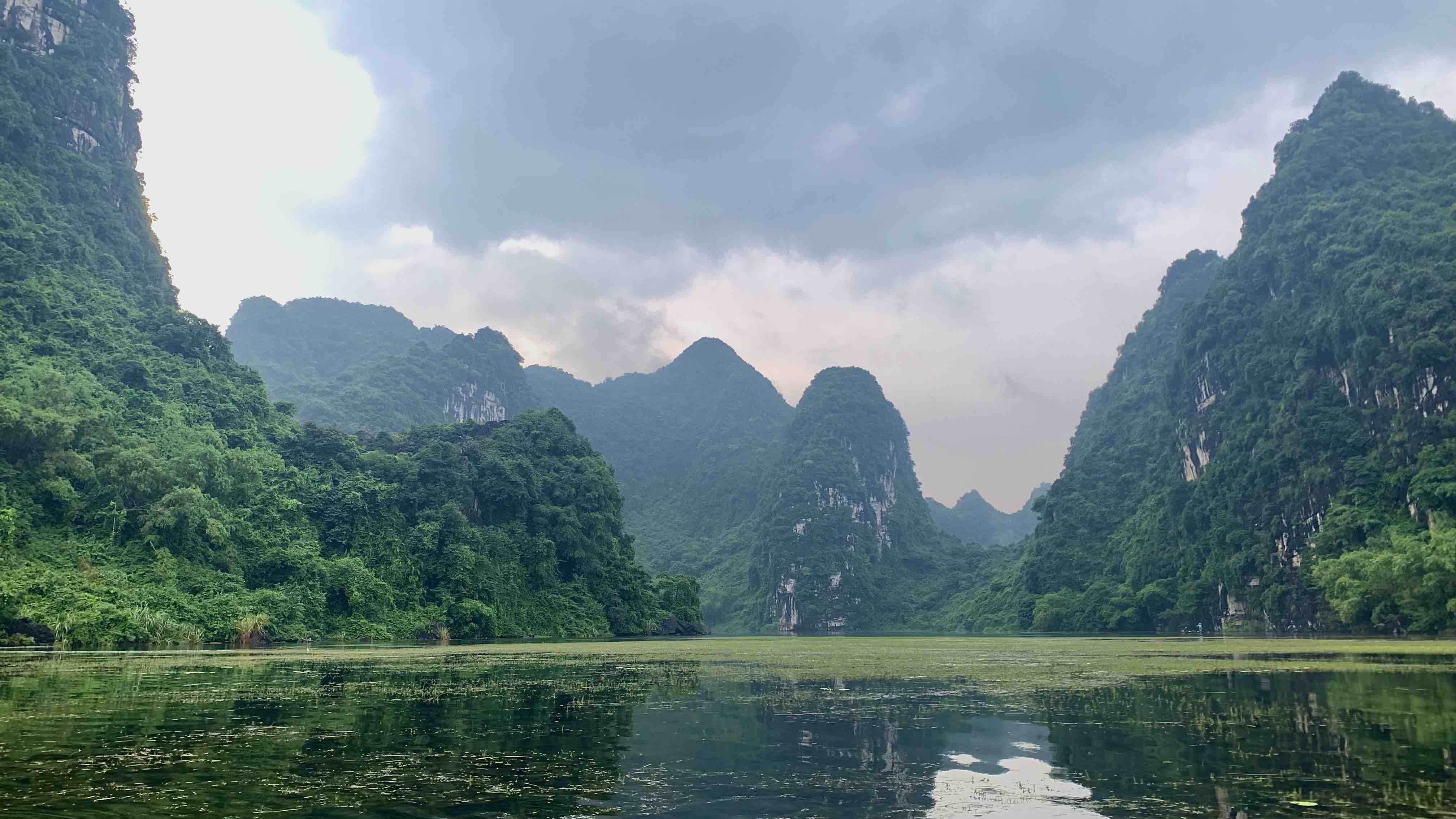 River, mountains, and sky create a poetic natural landscape at Trang An Complex, Ninh Binh Province, Vietnam. Photo: Linh To / Tuoi Tre News
