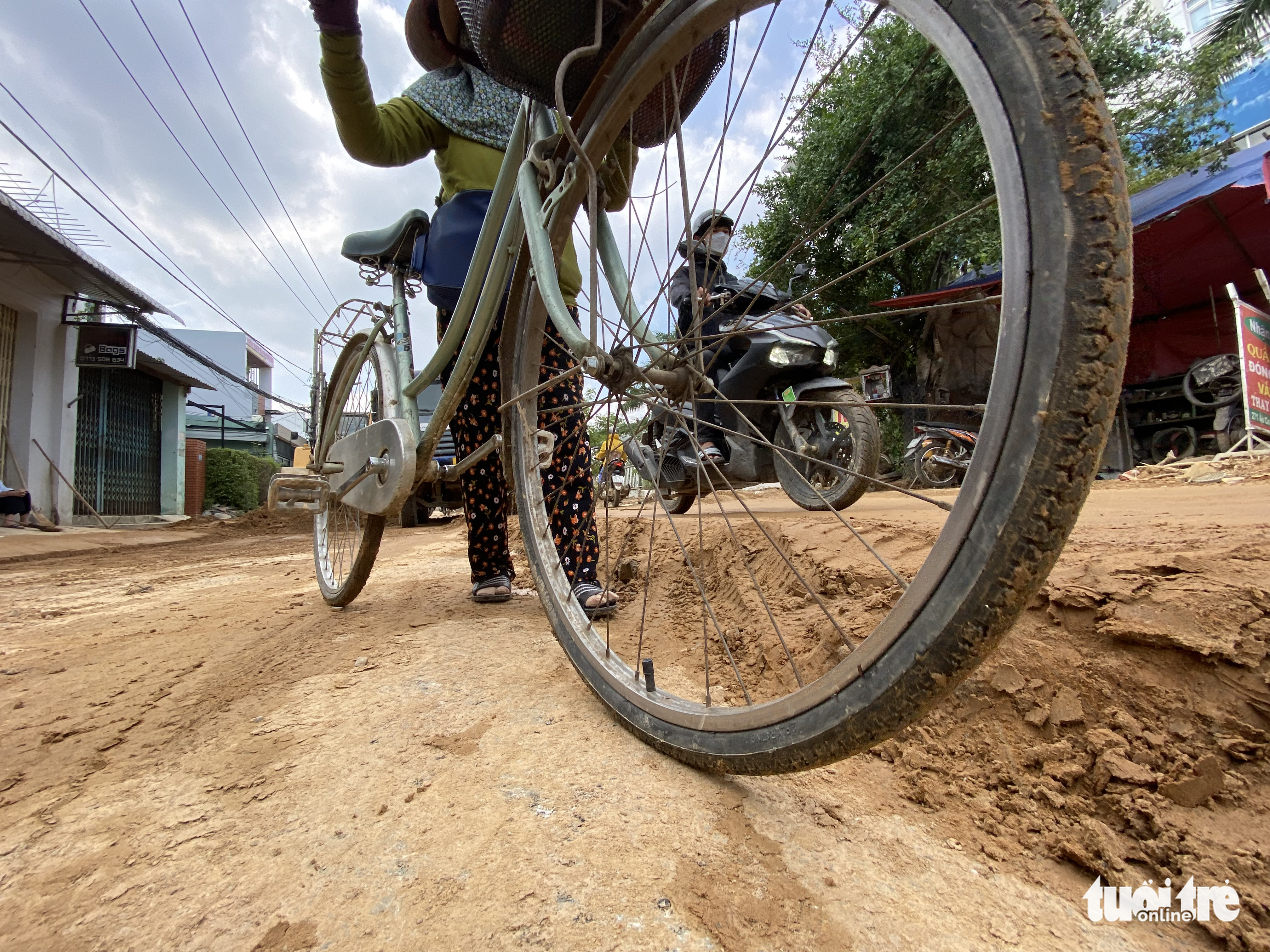District in Da Nang filled with mud after historic flood