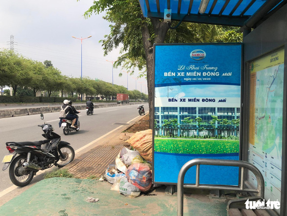 Garbage is dumped at a bus stop on Hanoi Highway in Thu Duc City, Ho Chi Minh City. Photo: Tuoi Tre