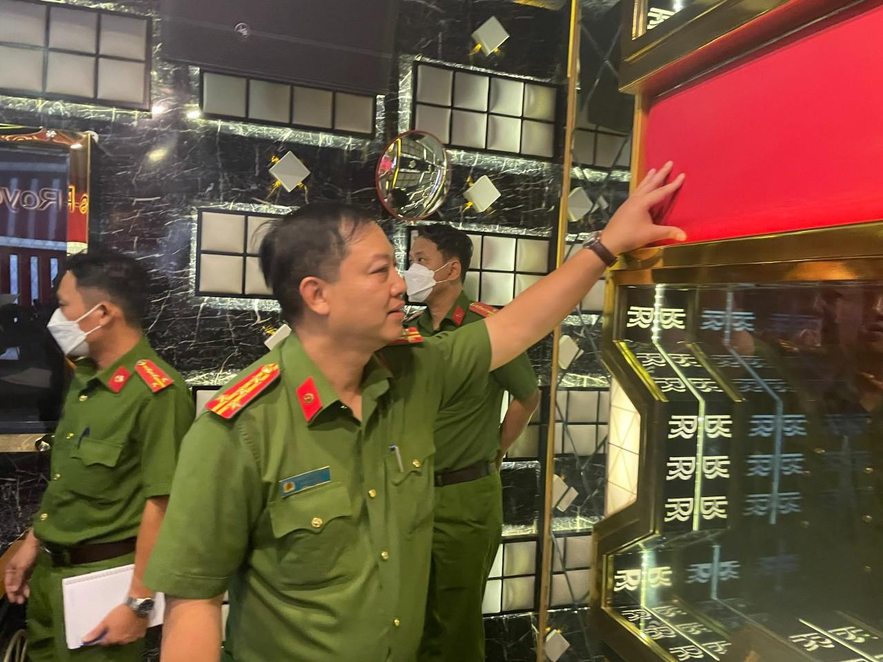 Police officers examine fire safety system at a karaoke parlor in Ho Chi Minh City. Photo: PC07