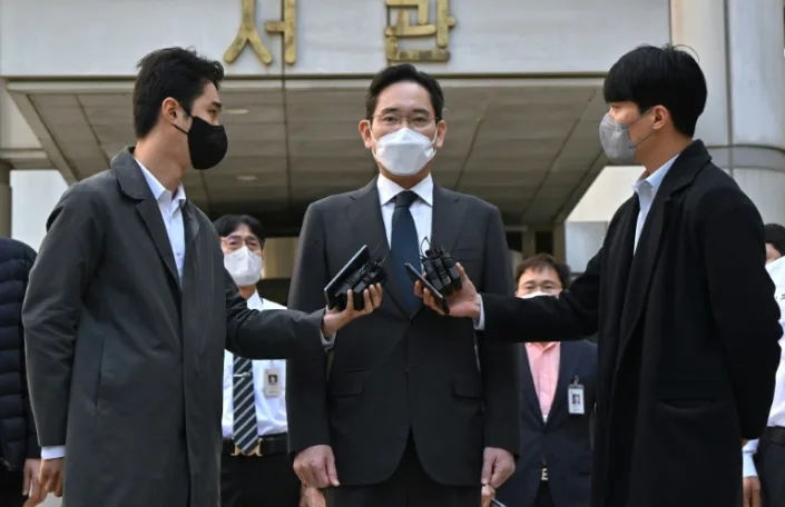Ex-convict Samsung heir takes top job after pardon