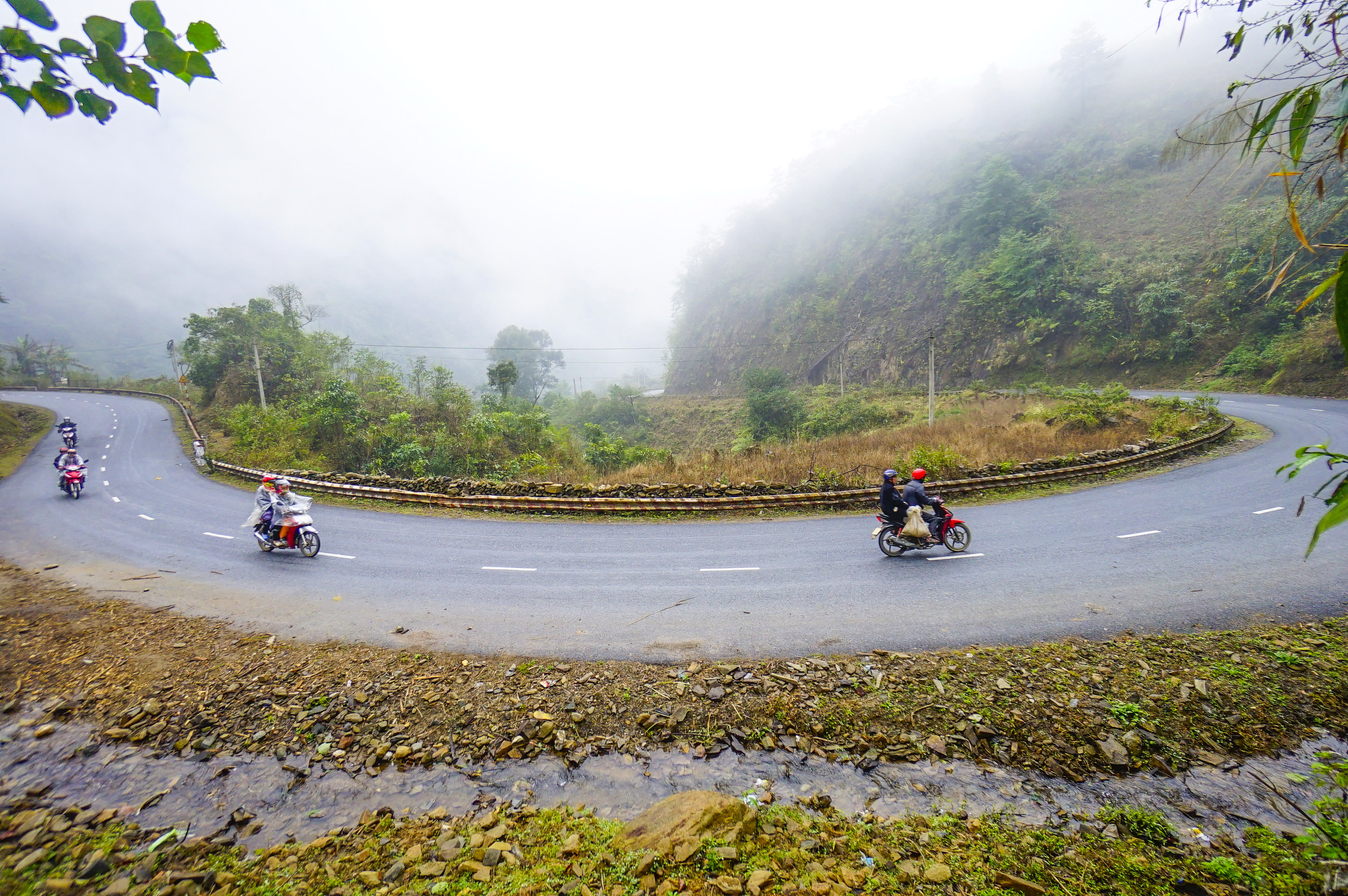 Travelers drive motorbikes on Khau Pha Pass in Yen Bai Province, Vietnam. Photo: Quang Dinh / Tuoi Tre News