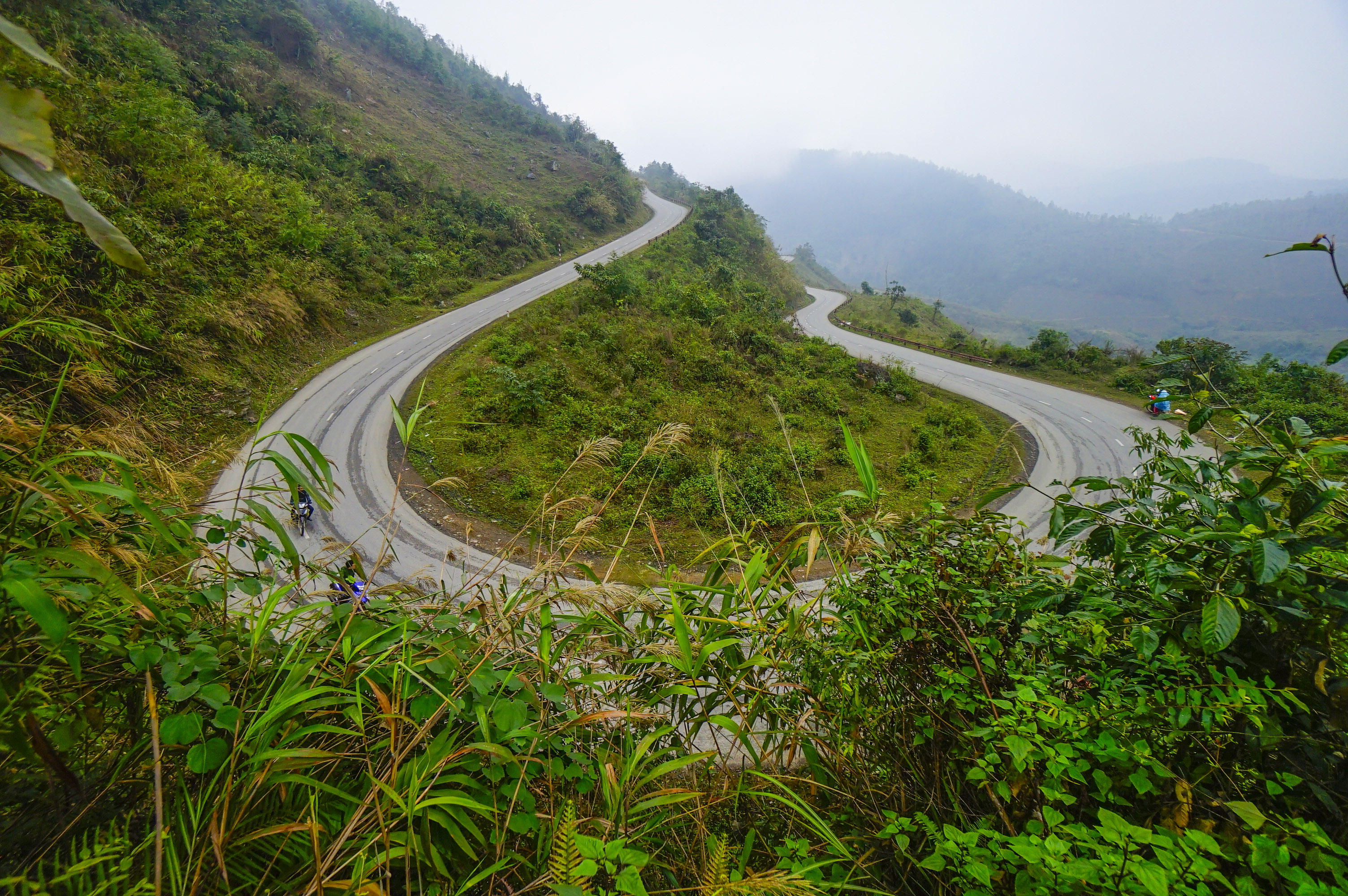 An U-shaped stretch of Khau Pha Pass in Yen Bai Province, Vietnam. Photo: Quang Dinh / Tuoi Tre News