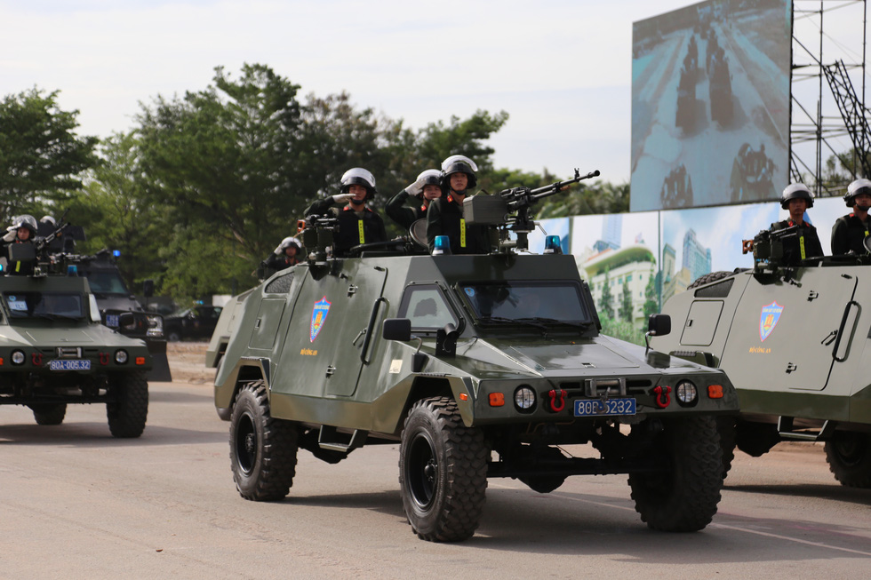 Armored vehicles are used in fights against terrorism and riots. Photo: Minh Hoa / Tuoi Tre