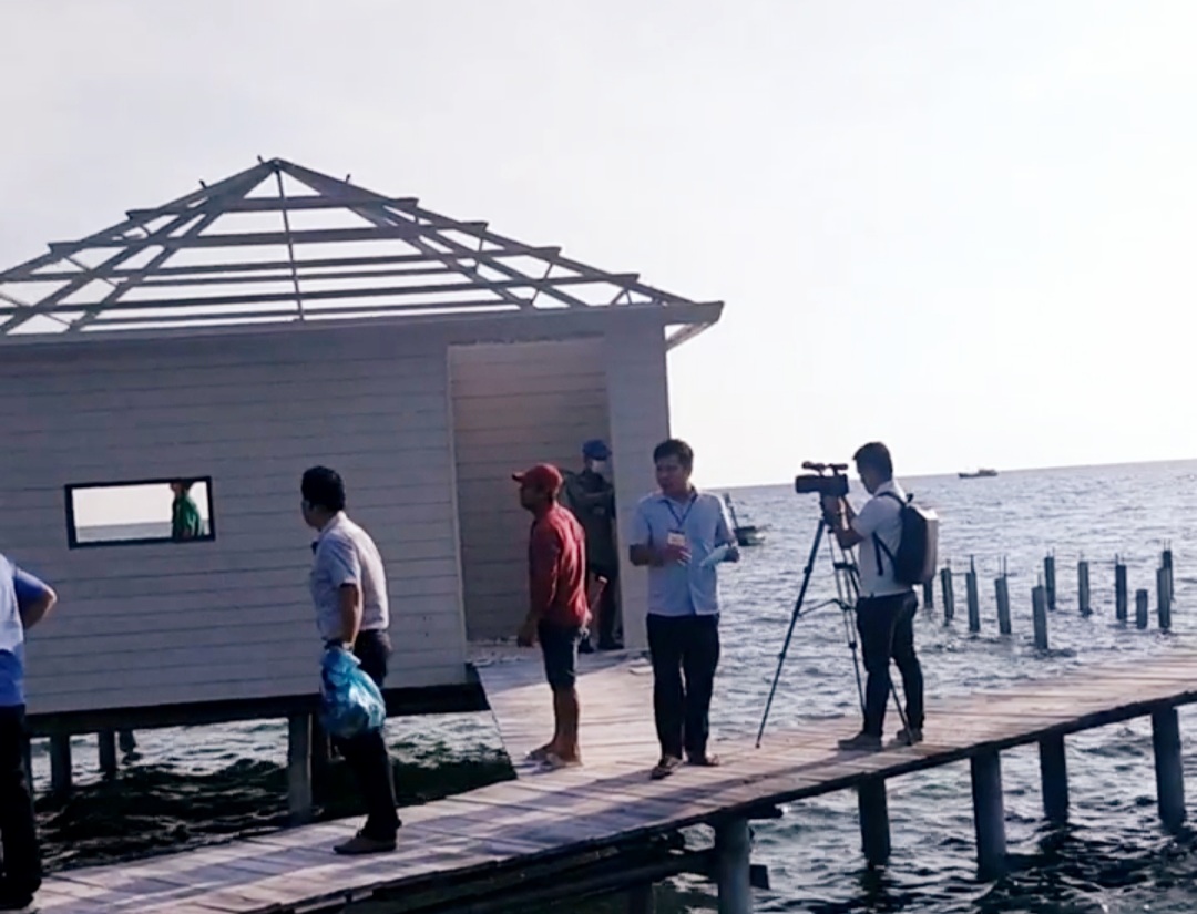 Authorities dismantle illegal overwater bungalows in Vietnam’s Phu Quoc